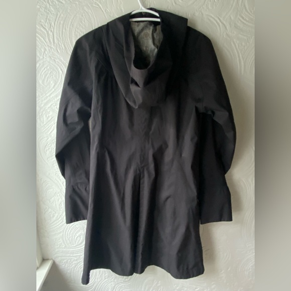 Black Mountain Equipment Co-op light Spring rain jacket. Women’s size small. - Picture 2 of 12